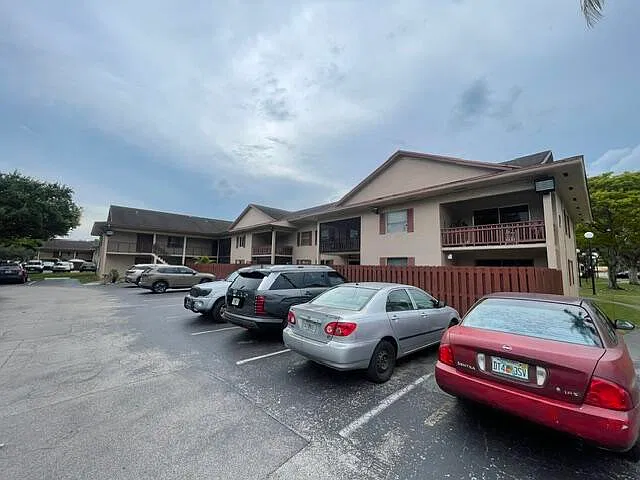 2 bed, 2.0 bath, 986 sqft, $2,100 — Photo 2