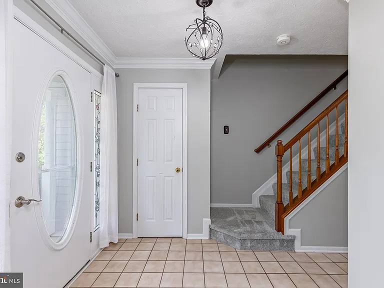 2807 Chapman Ct — Photo 2