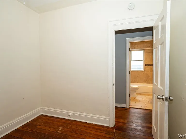 11 Hoyt St — Photo 24