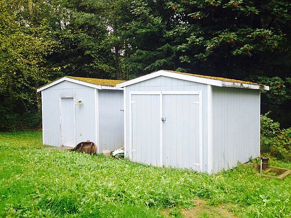 3rd image of 1872 Tamarack Ln