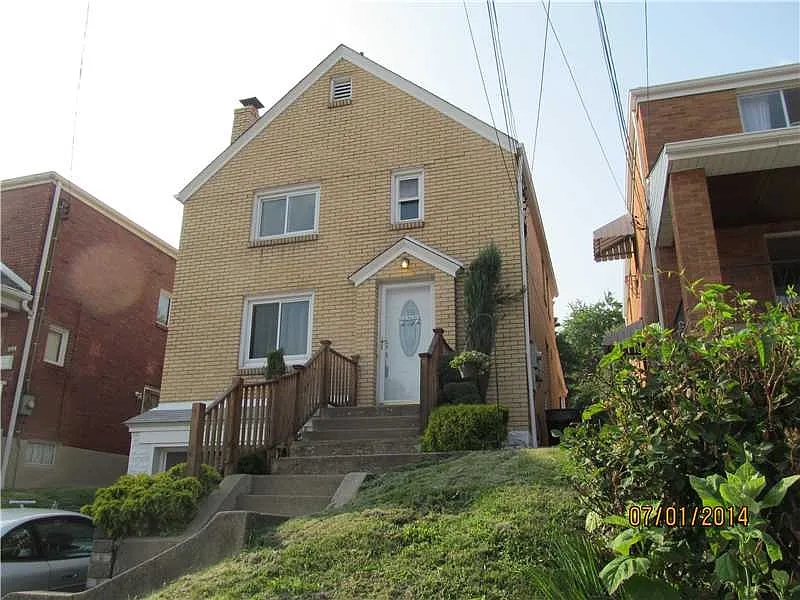 120 Van Wyck Ave photo 1