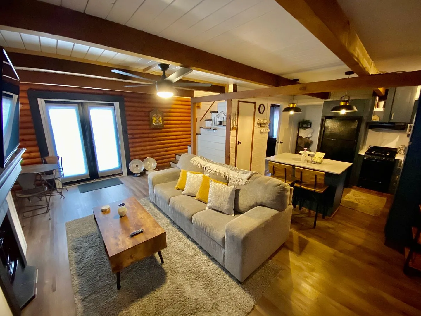 Lovely 3BD cabin style furnished home avail. for a Seasonal lease starting 5/15/26! Call to inqui... — Photo 3