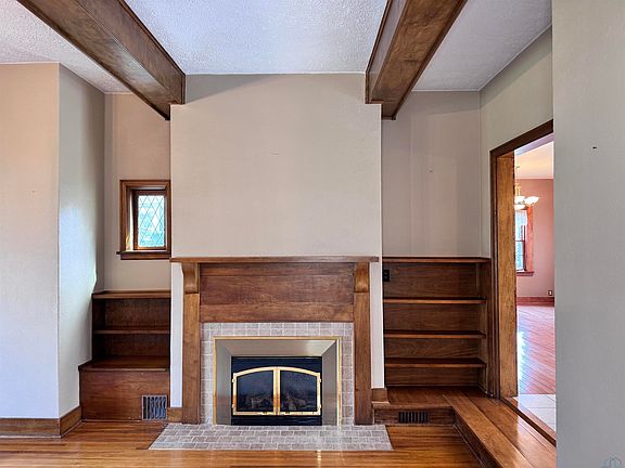 5th image of 830 Courtright St