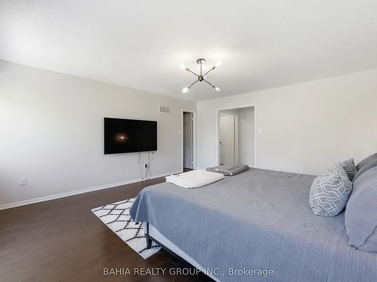 1412 Crozier Cres — Photo 16