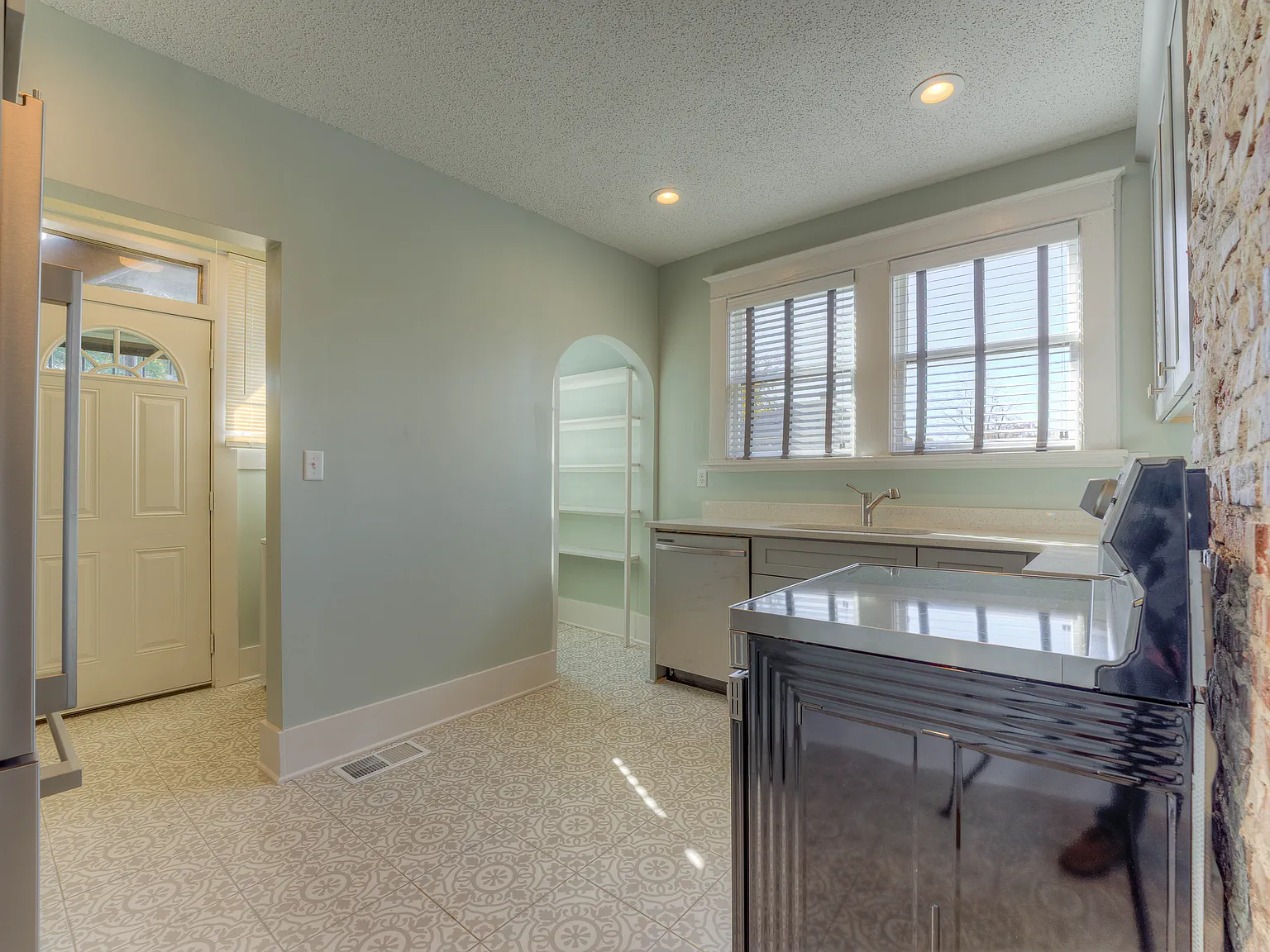 3 bed, 1750 sqft, $1,695 — Photo 3