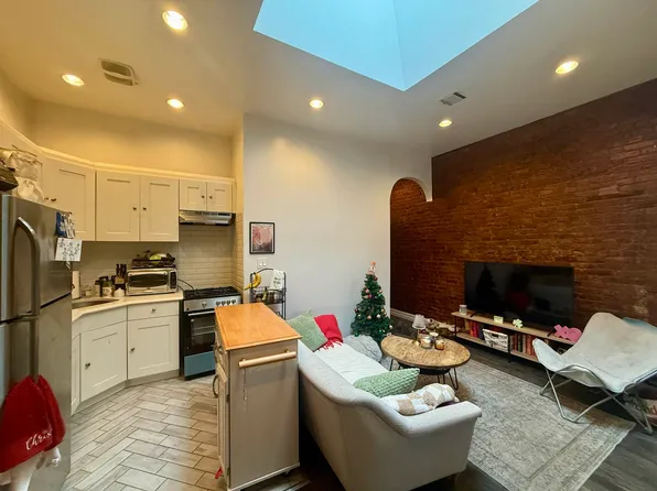 918 Fulton Street image 1 of 6