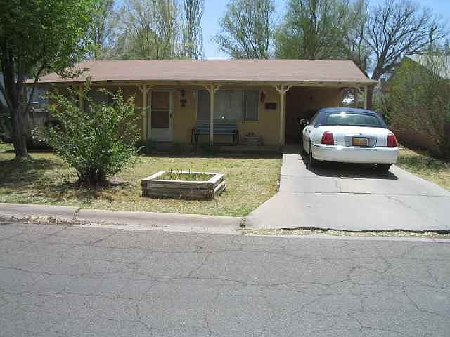2nd image of 208 Pear St