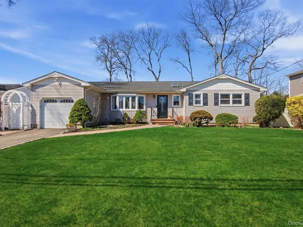 64 Avenue D, Holbrook, NY 11741