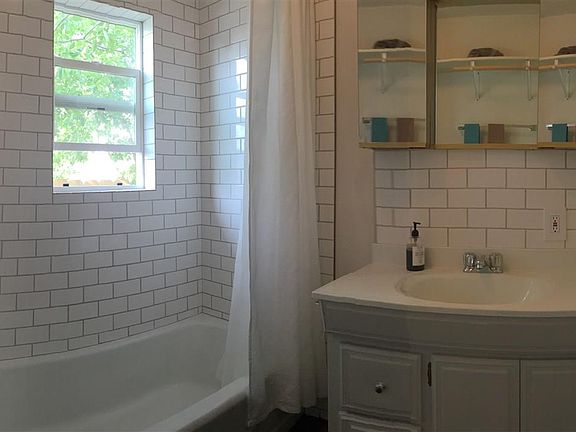 4th image of 327 S Kenwood St