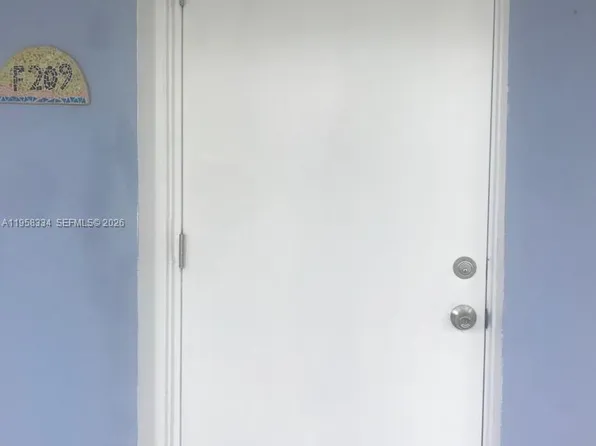 7570 SW 82nd St APT F209, Miami, FL 33143