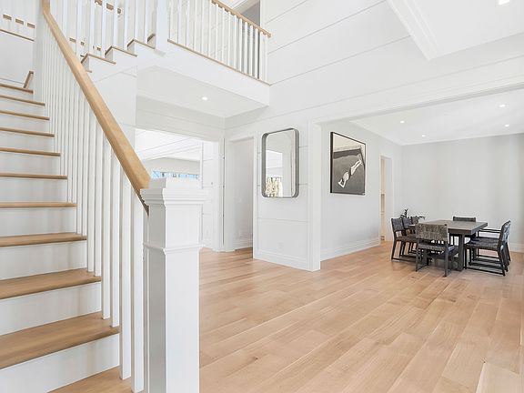 3rd image of 10 Webb Ct