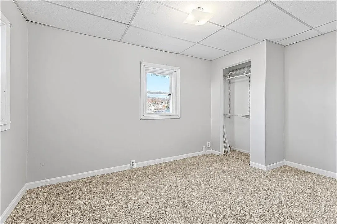 3 bed, $1,300 — Photo 4