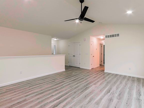 5th image of 22243 Sandy Hill Ln