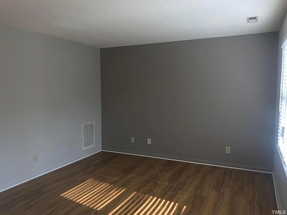 4th image of 4036 Greenleaf St