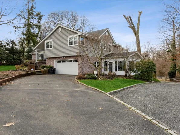 8 Ridge Drive, Melville, NY 11747