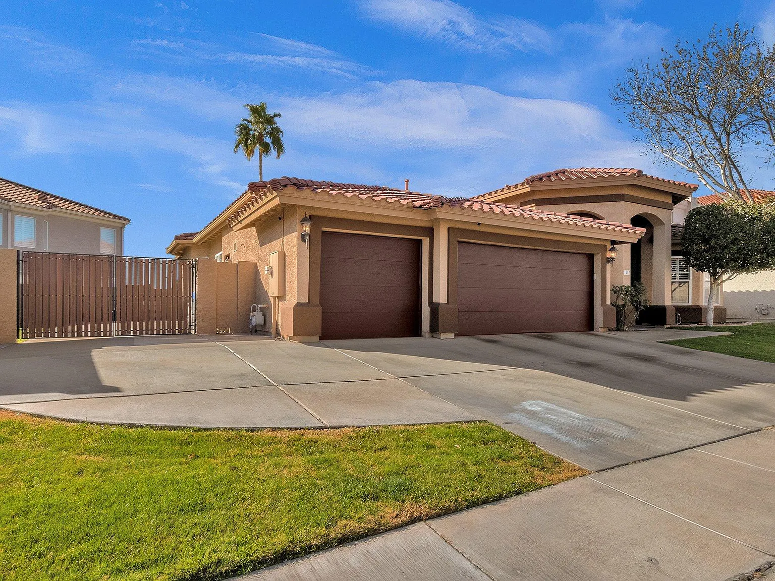 4 bed, 2680 sqft, $2,900 — Photo 2