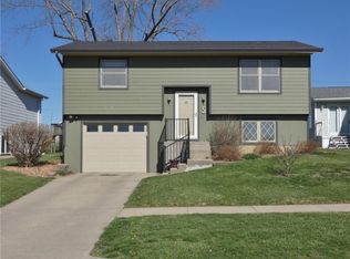 5 Brook Cir, Pella, IA 50219