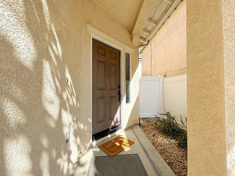 4 bed, 2.5 bath, 1861 sqft, $4,195 — Photo 2