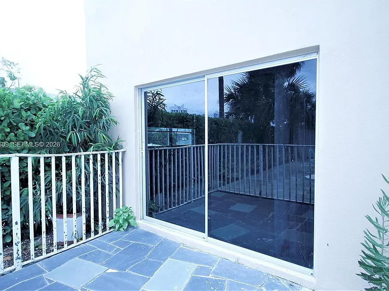 1455 N Treasure Dr #1A — Photo 3