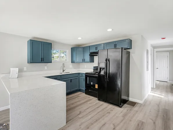 219 Lake Cir, Newnan, GA 30263