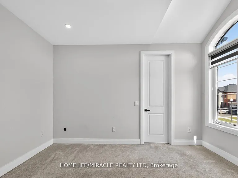 1032 Edinburgh Dr — Photo 36