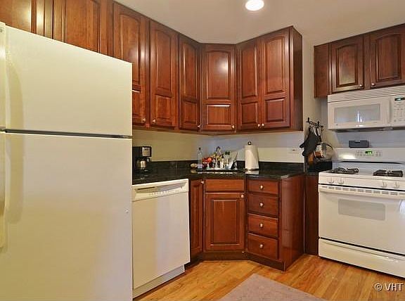 5th image of 1652 W Warren Blvd #3