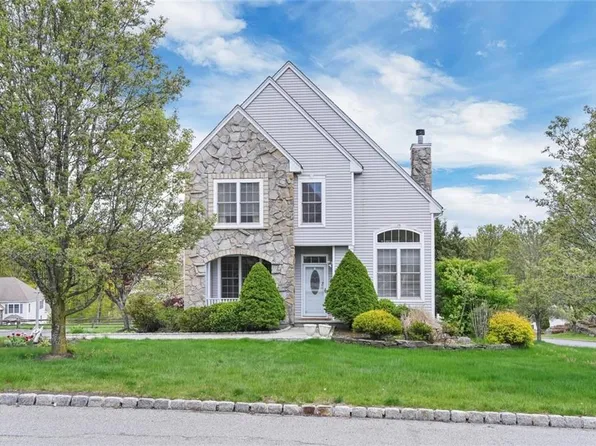 2 Tweed Court, Highland Mills, NY 10930