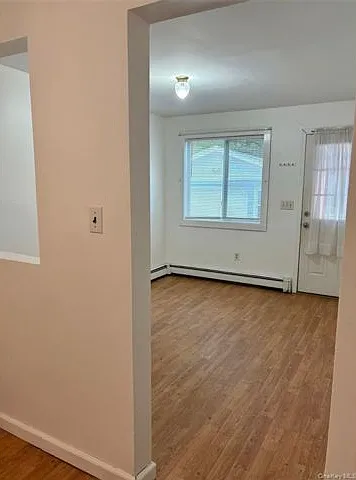 3 bed, 1.0 bath, 975 sqft, $3,500 — Photo 2