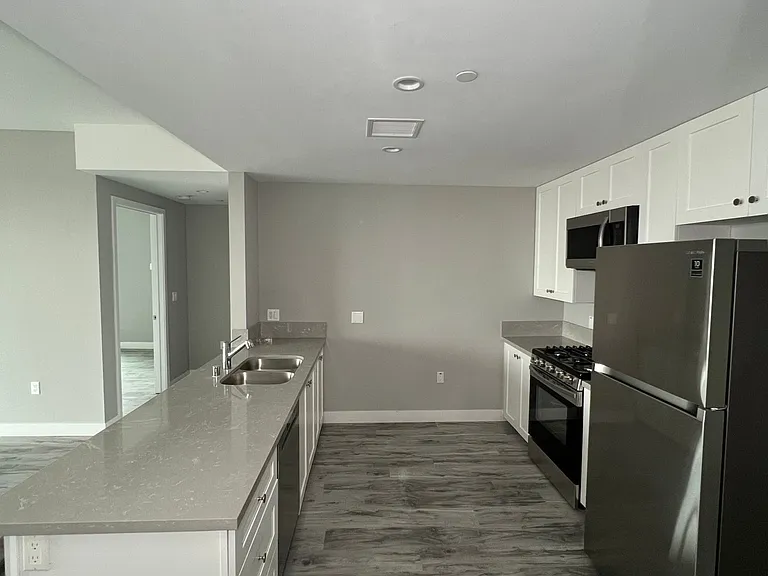 Bunker Heights Apartments — Photo 15
