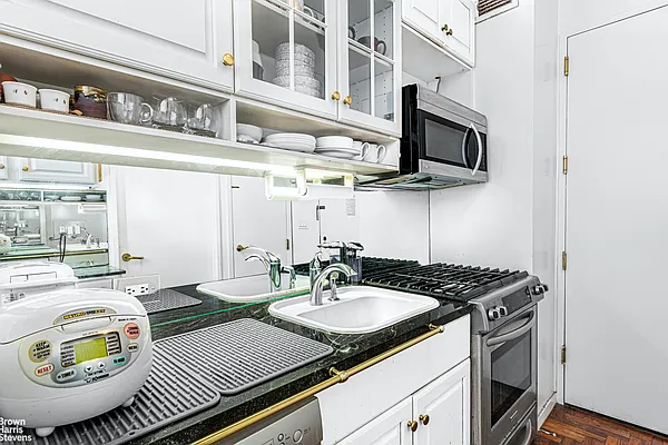 Rented by Brown Harris Stevens | media 7