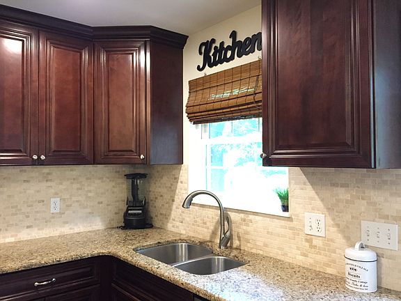 3rd image of 53 Clover Ct