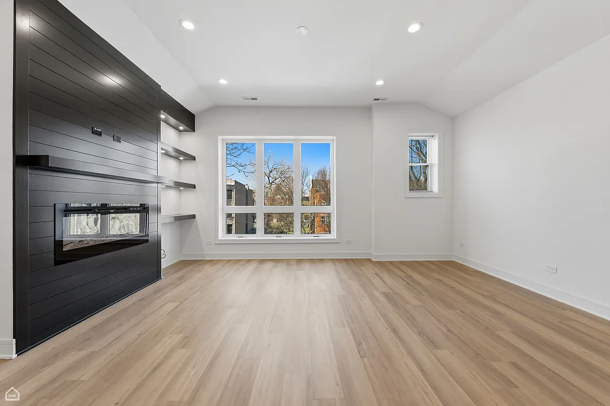 Building Photo - 4331 S Indiana Ave #3