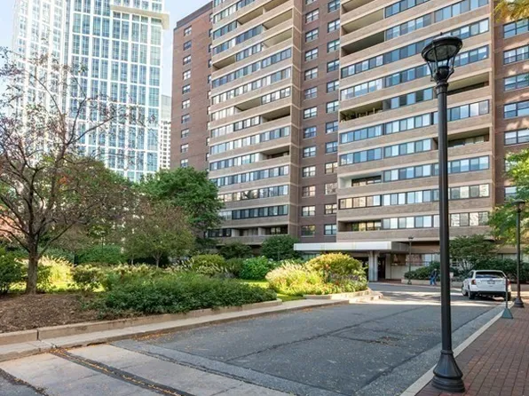 9 Hawthorne Pl APT 17F, Boston, MA 02114
