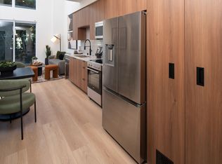 Vivien, Los Angeles, CA 90029