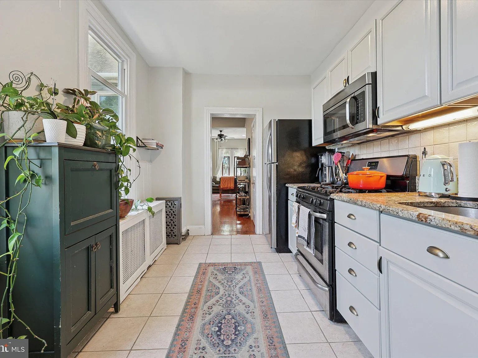 4 bed, 1.5 bath, 1620 sqft, $2,800 — Photo 3