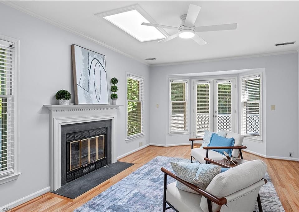 1st image of 113 Pebble Ridge Ln