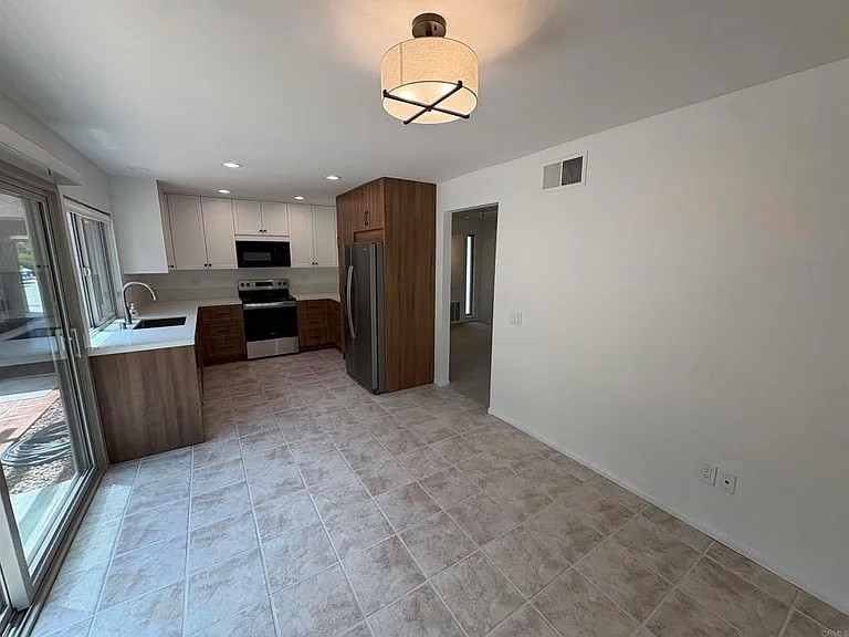 17463 Plaza Dolores — Photo 2
