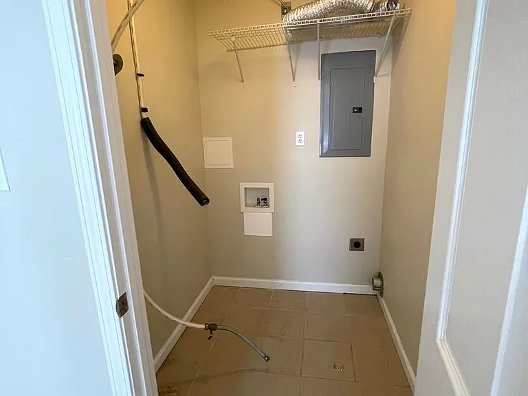 215 W 3rd St #1 — Photo 5