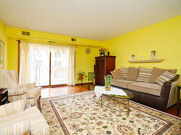 4th image of 6400 W Belle Plaine Ave APT 207