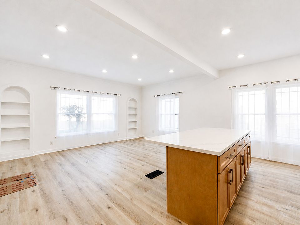 1st image of 8323 Blackburn Ave #3