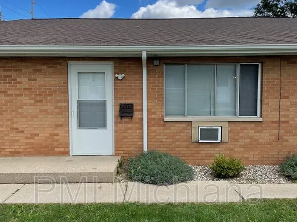 2010 Lathrop St, South Bend, IN 46628