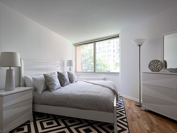 3rd image of 400 Chambers St APT 7E