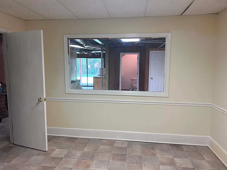 Large Bonus Room in basement opens to back yard .... plus Bathroom #3

Bonus room could be Home Office, music room, game room or possible 4th bedroom.