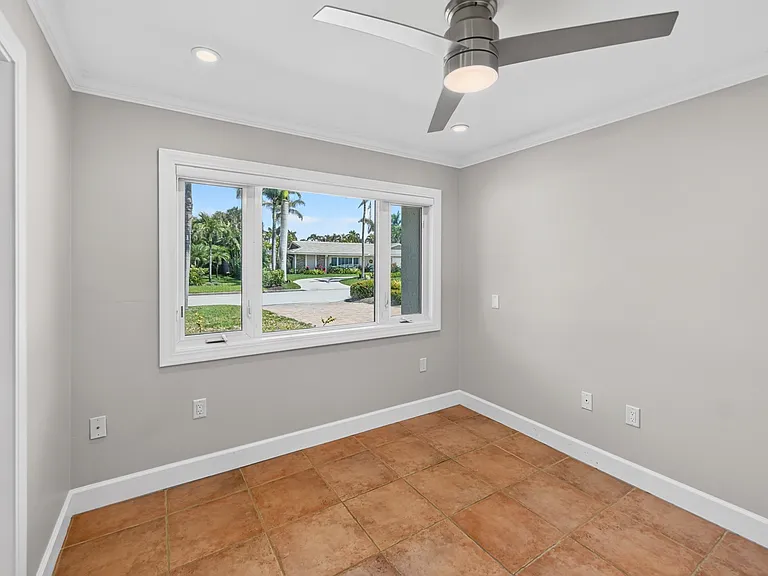 606 Owl Way — Photo 8