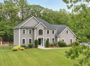7 Cottage St, North Reading, MA 01864