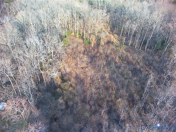 2nd image of 525 Waller Mill Rd