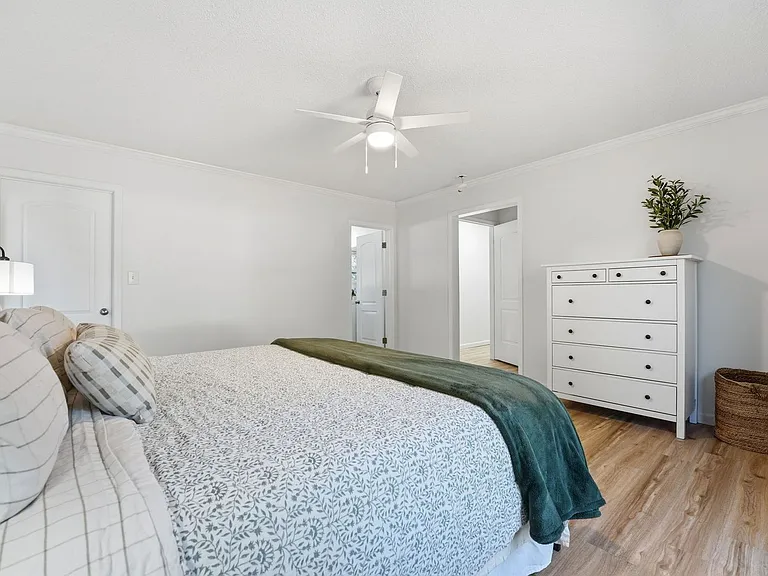 1425 Central Dr — Photo 18