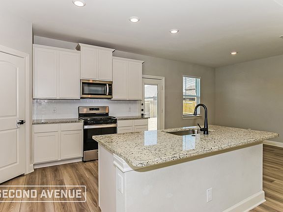 3rd image of 2101 Meadow Dr