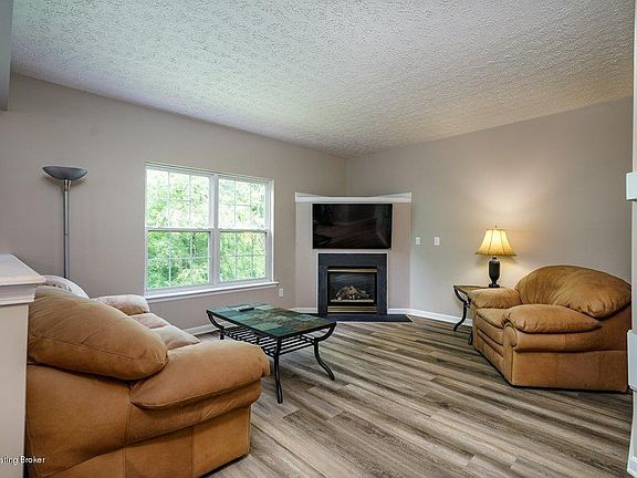 3rd image of 6538 Bridleview Cir