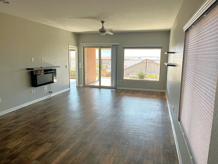 579 Bridle Path Cir — Photo 4